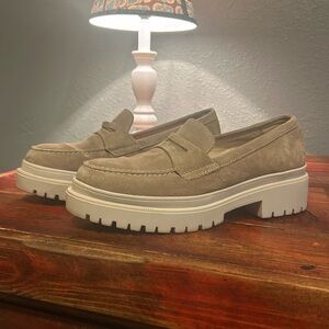 Zoe Chunky Loafer Women’s platform loafers size 10.5